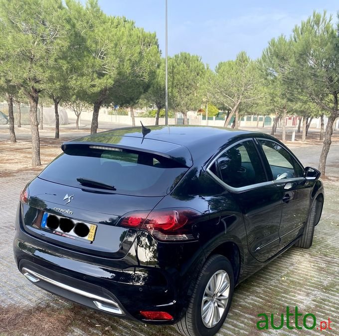 2013' Citroen DS4 photo #3