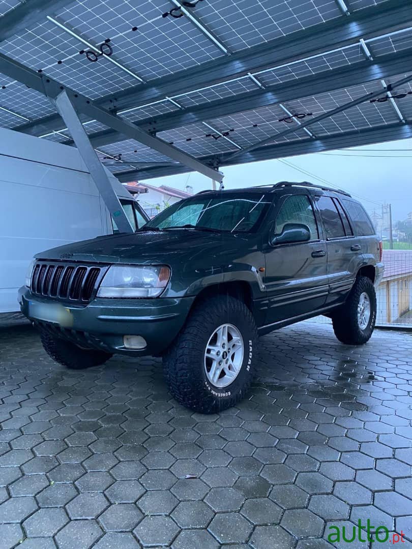 2017' Jeep Grand Cherokee photo #3