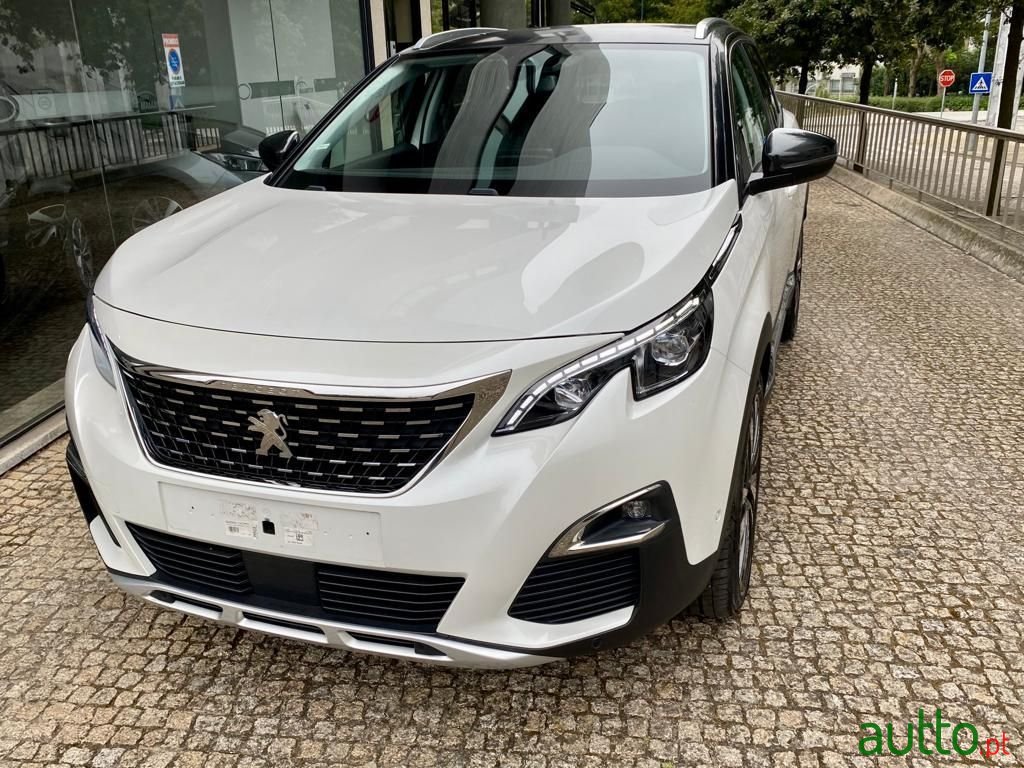 2020' Peugeot 3008 photo #2
