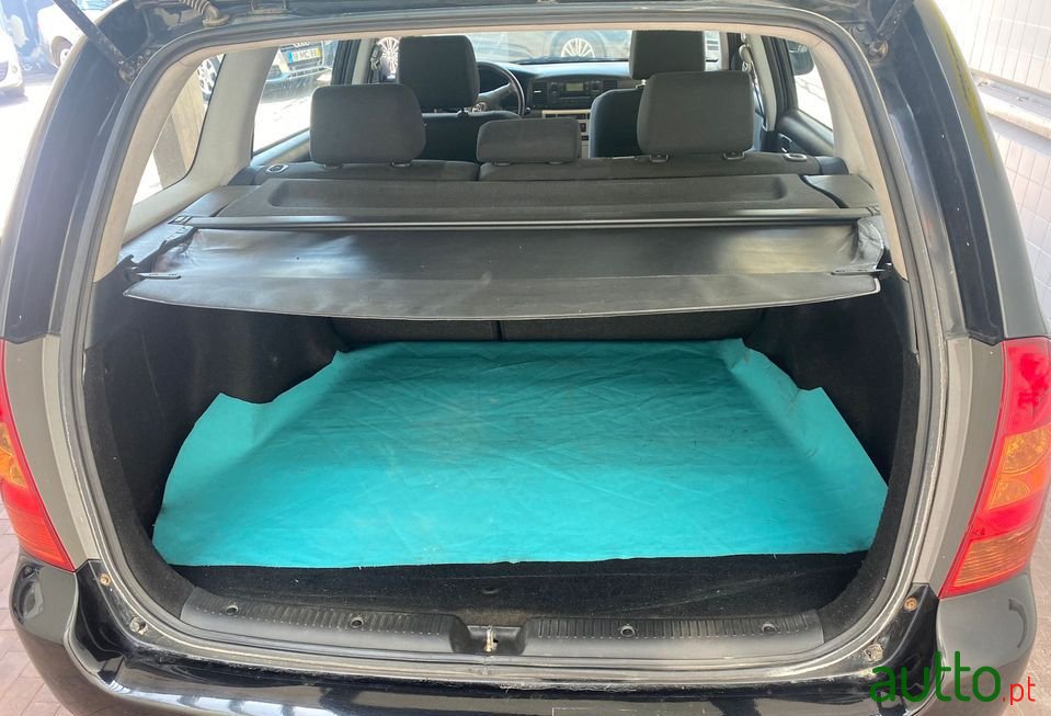 2004' Toyota Corolla photo #4