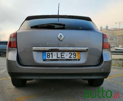 2010' Renault Laguna Break photo #1