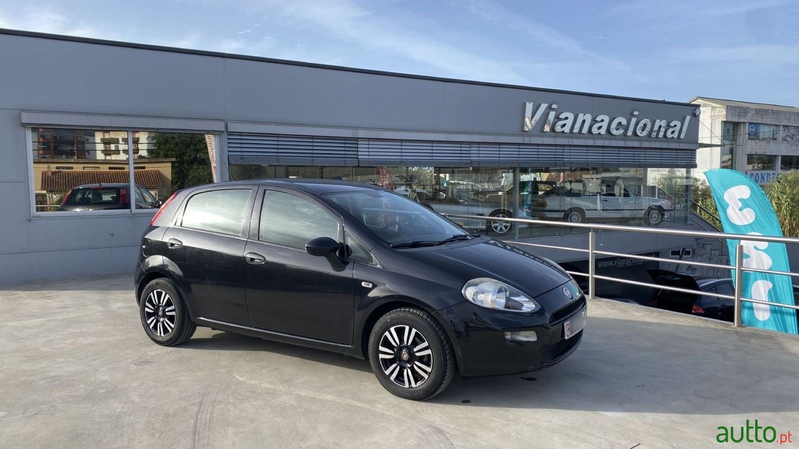 2015' Fiat Punto photo #2