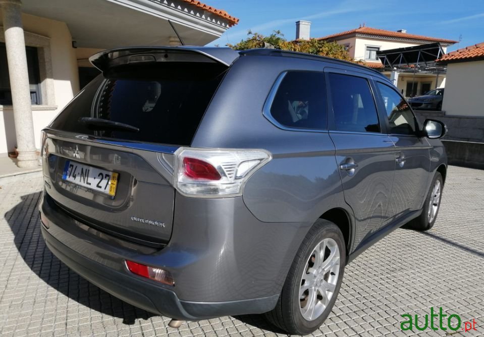 2013' Mitsubishi Outlander photo #3