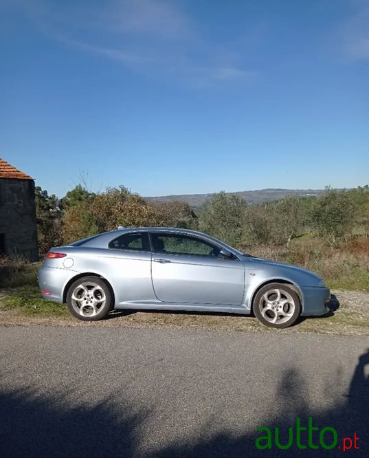 2004' Alfa Romeo GT photo #3