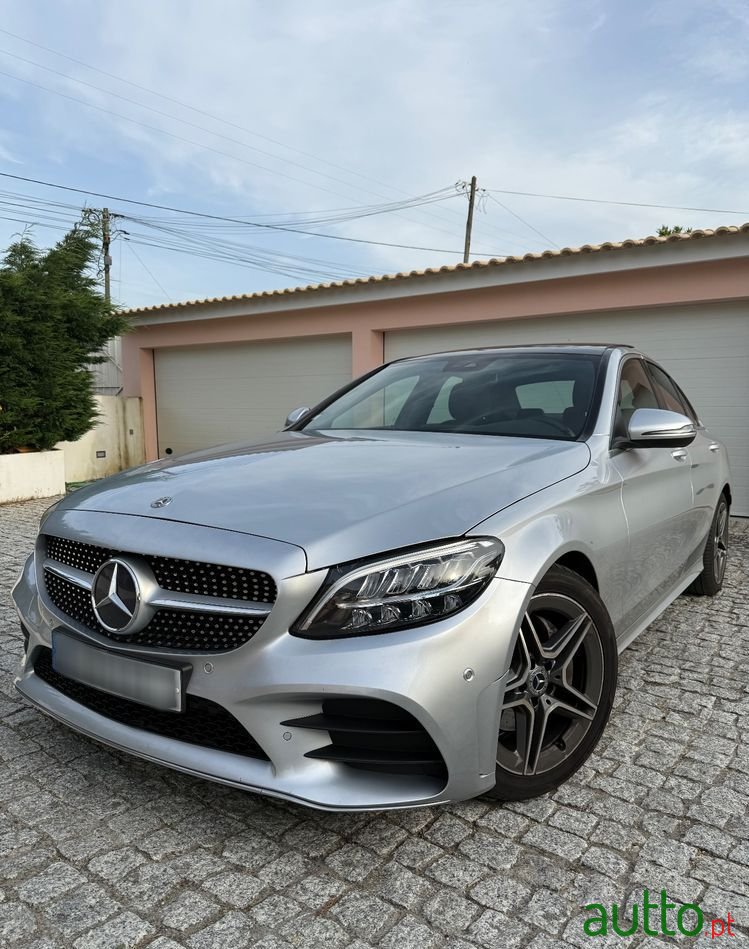 2019' Mercedes-Benz Classe C photo #2