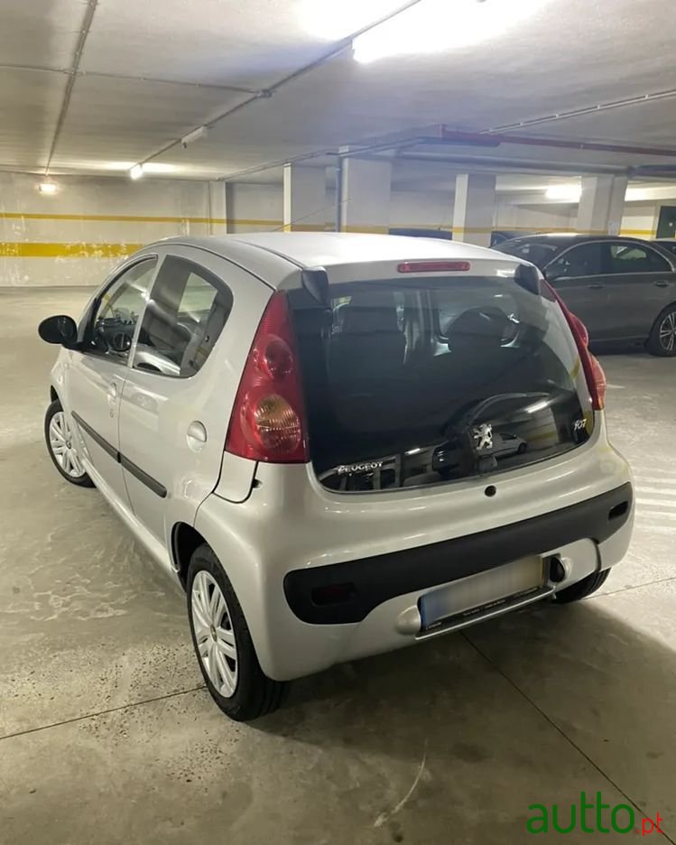 2009' Peugeot 107 1.0 Urban photo #2