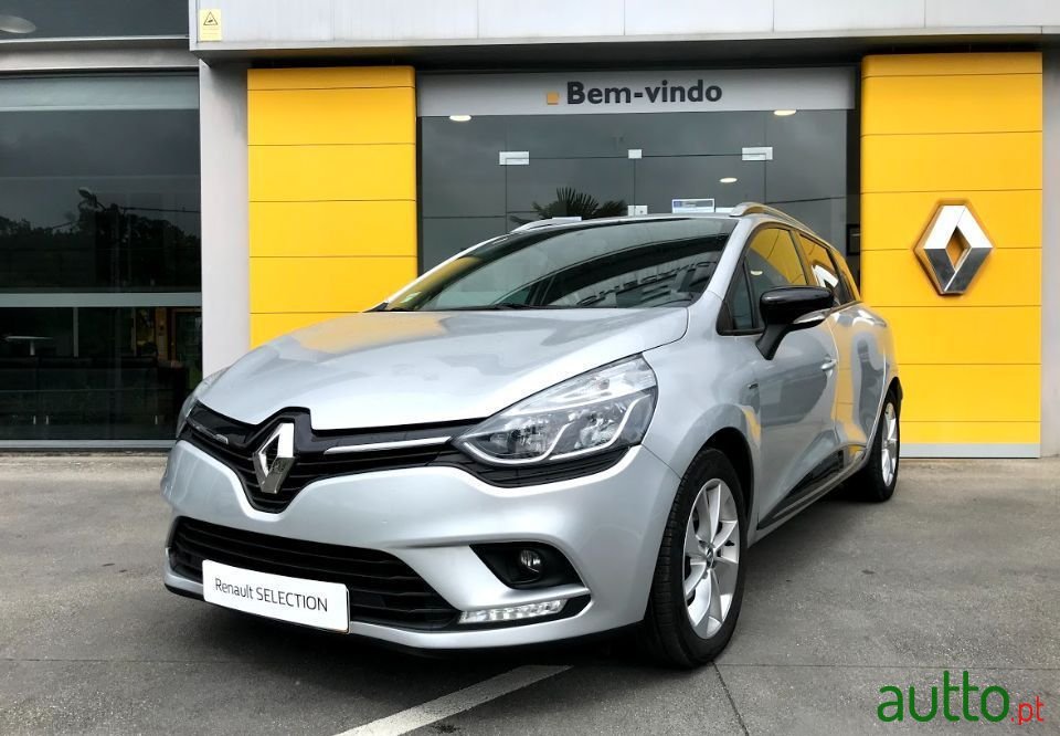 2019' Renault Clio Sport Tourer photo #2