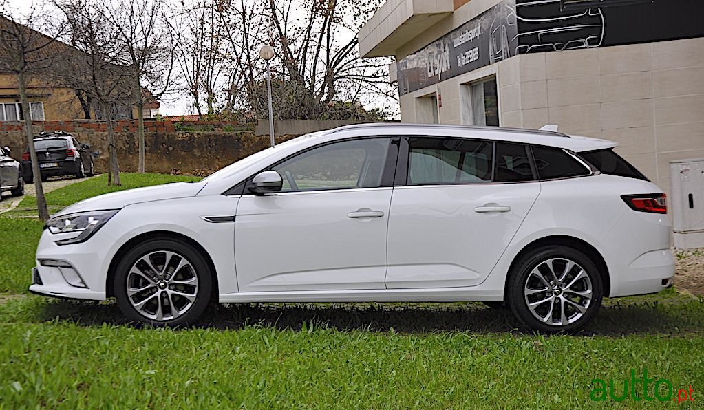 2019' Renault Megane Sport Tourer photo #3