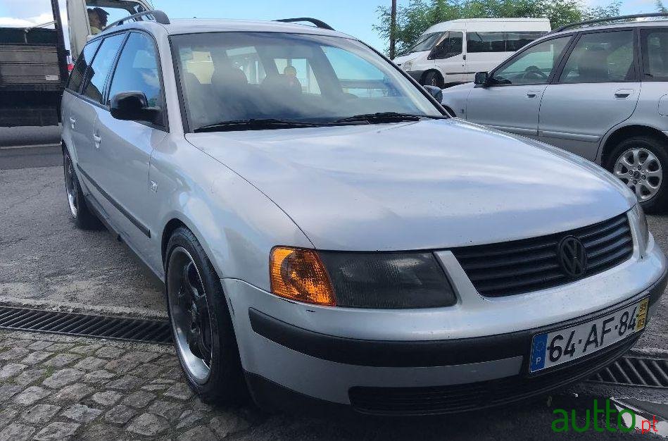 1999' Volkswagen Passat Variant photo #1
