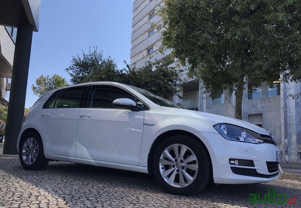 2016' Volkswagen Golf photo #3