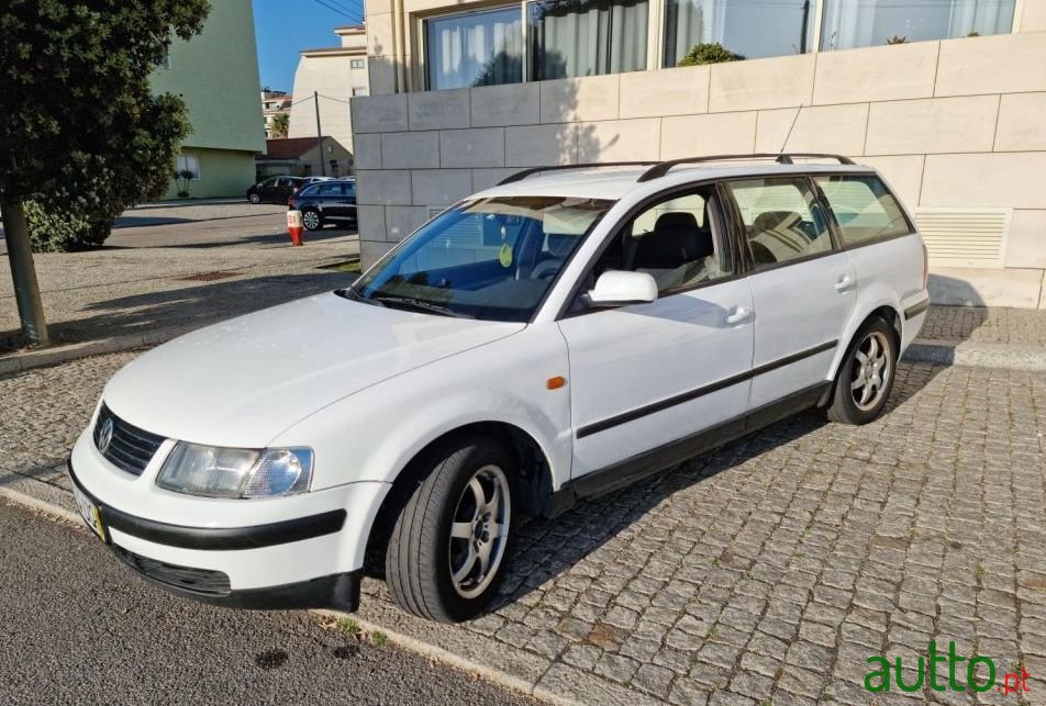 1998' Volkswagen Passat photo #2