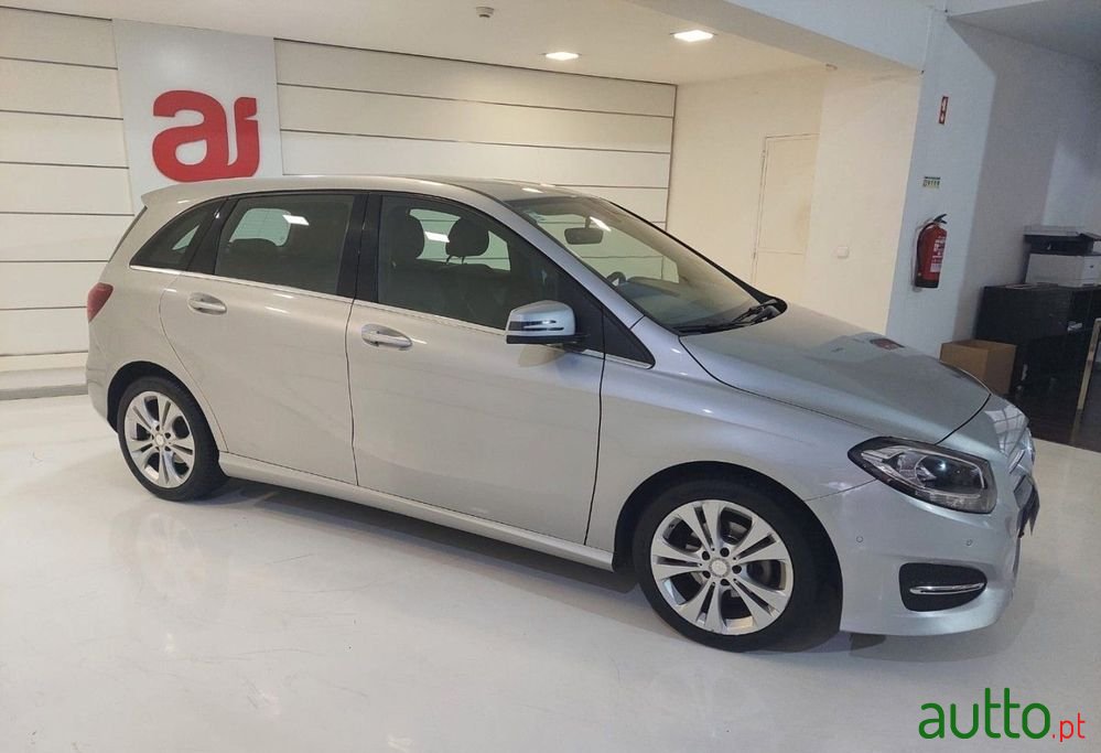 2015' Mercedes-Benz Classe B Cdi Urban photo #3