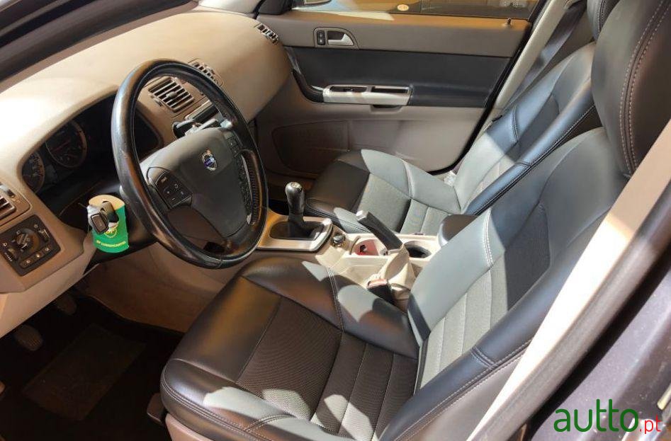 2006' Volvo S40 2.0 D Sport photo #3