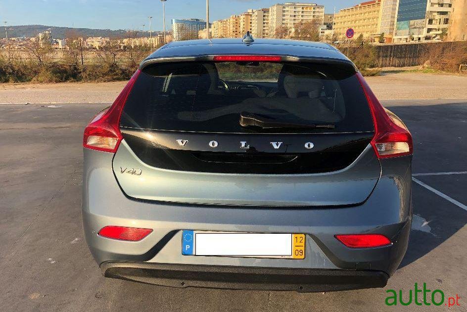 2012' Volvo V40 photo #2