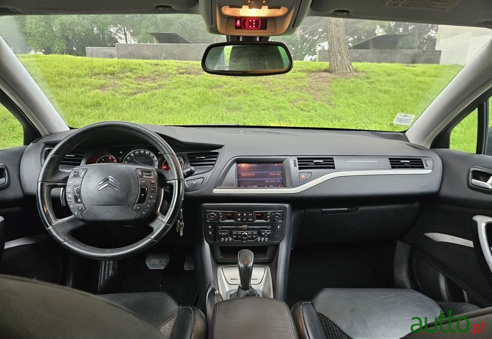 2011' Citroen C5 Tourer photo #3