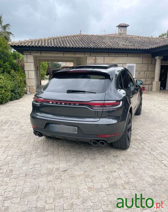 2019' Porsche Macan photo #2