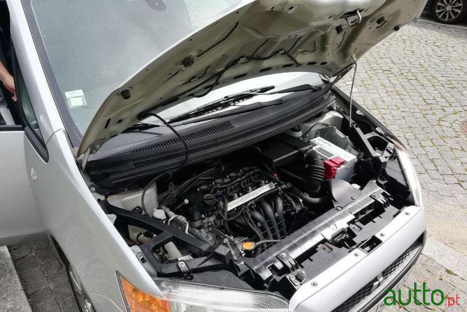 2010' Mitsubishi Colt photo #1