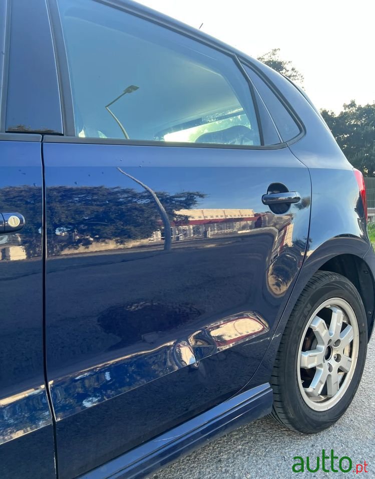 2010' Volkswagen Polo photo #4