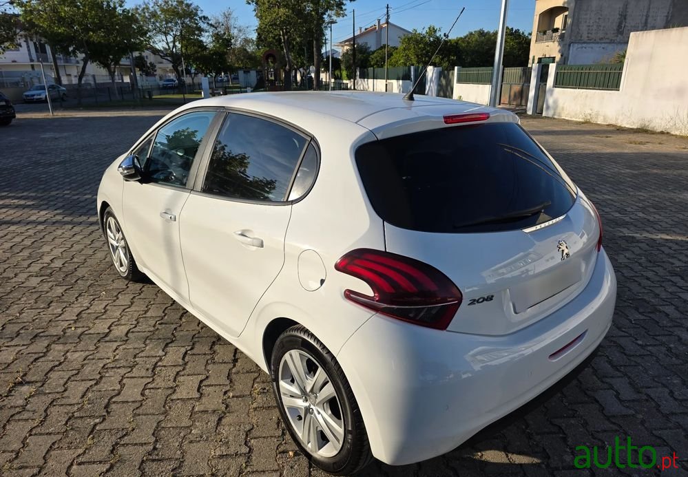 2016' Peugeot 208 82 Puretech Style photo #2