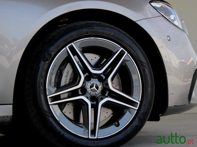2021' Mercedes-Benz Classe E De Amg Line photo #4