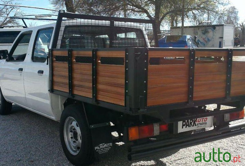 2002' Nissan Pick-Up 2.5 Di 4X2 5 Lug photo #1