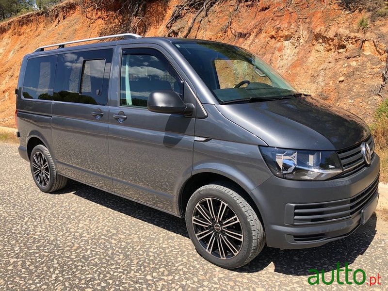 2017' Volkswagen Transporter photo #5