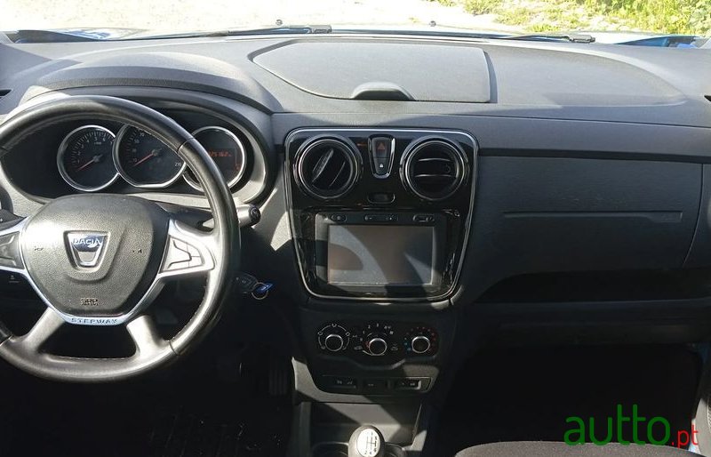 2018' Dacia Lodgy photo #5