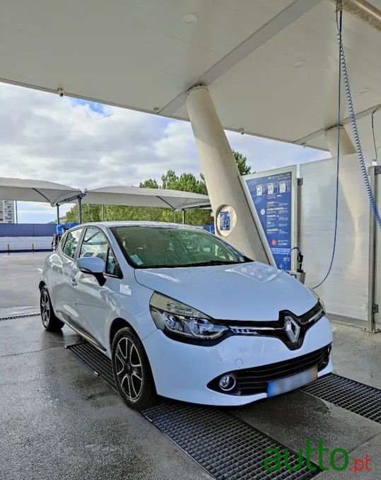 2015' Renault Clio photo #1