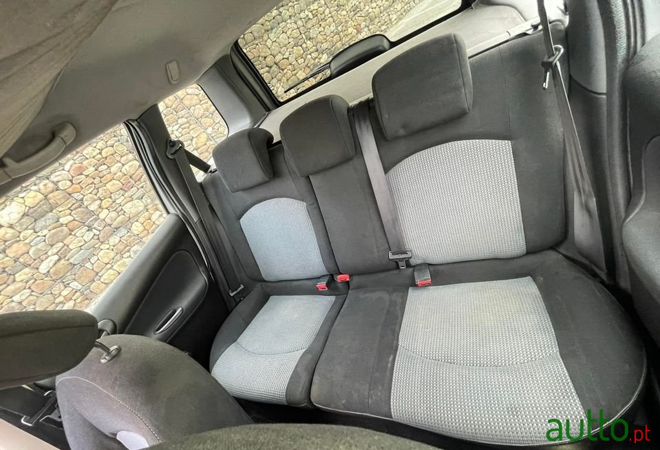 2004' Peugeot 206 Sw photo #6