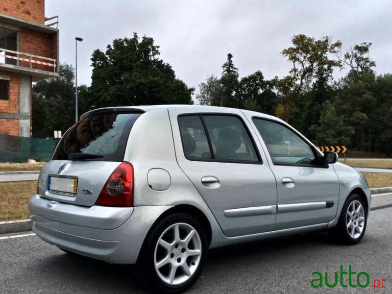 2003' Renault Clio photo #2