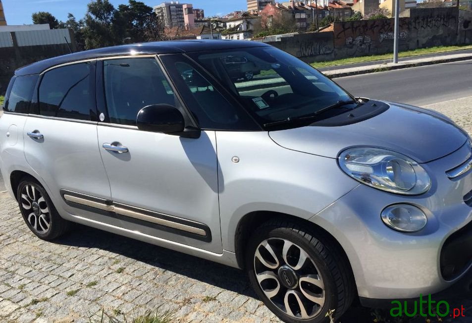 2015' Fiat 500L photo #1