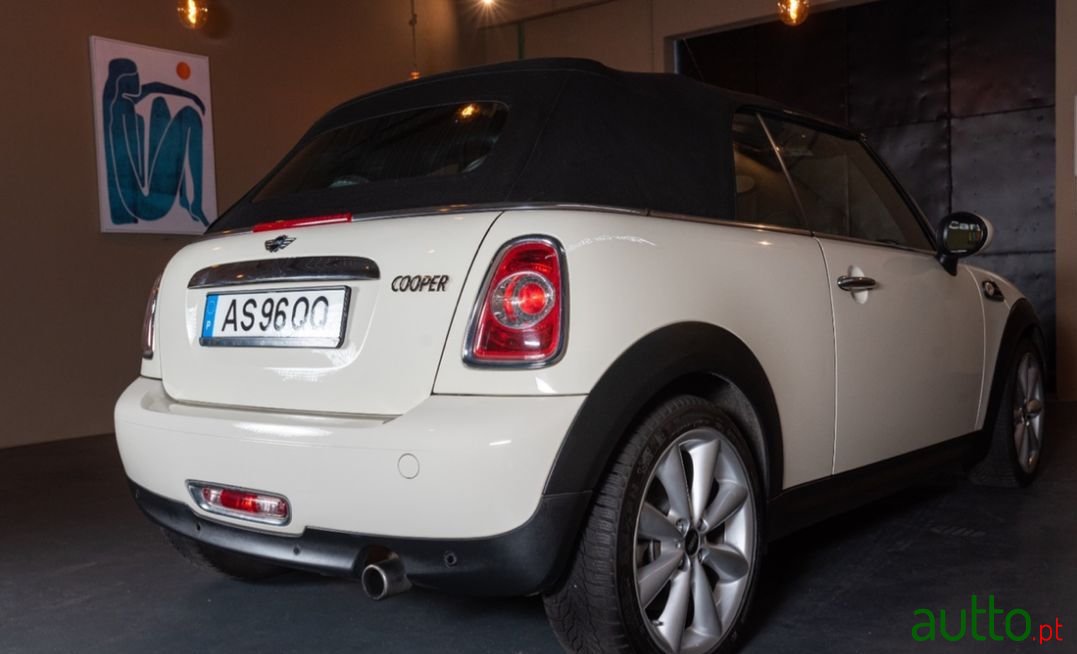 2014' MINI Cabrio photo #5