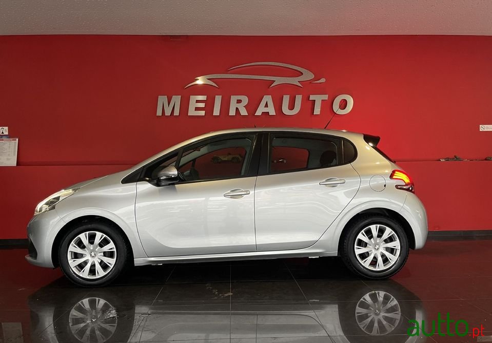 2017' Peugeot 208 photo #3