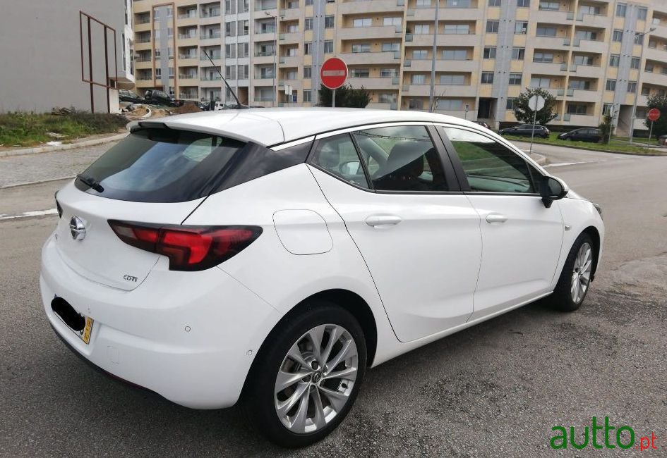 2016' Opel Astra photo #3