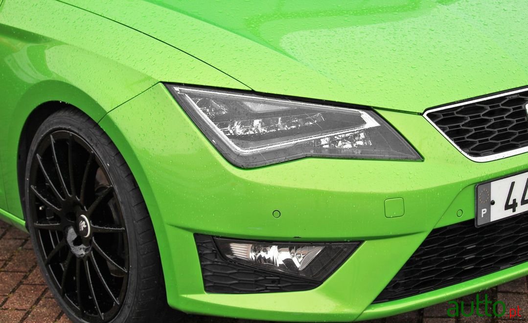2015' SEAT Leon photo #2