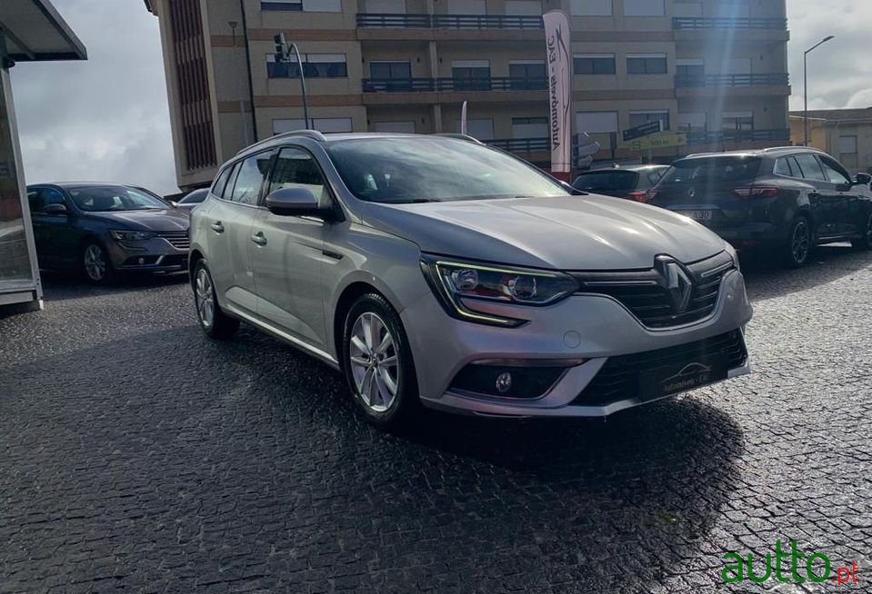 2017' Renault Megane Sport Tourer photo #3