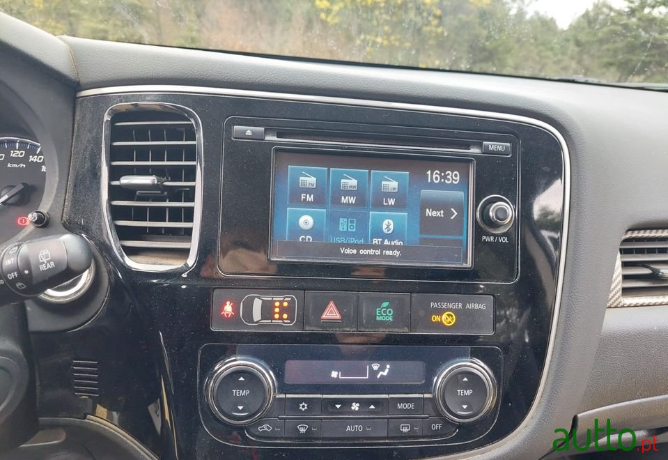 2014' Mitsubishi Outlander photo #4