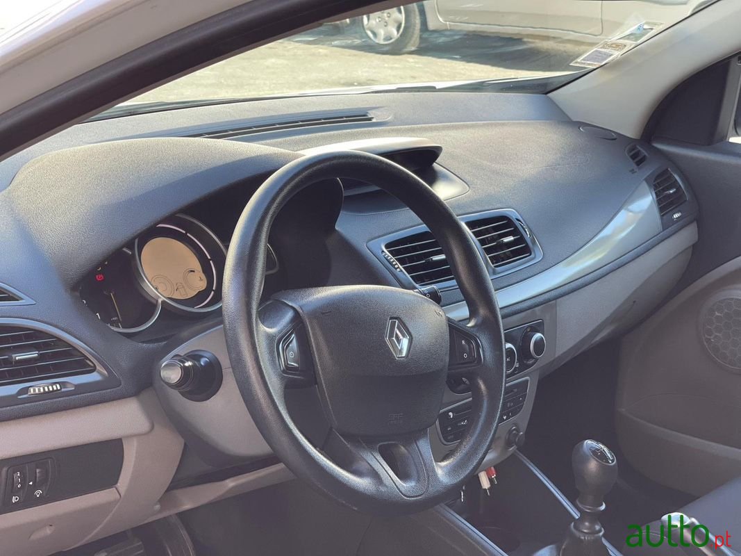 2011' Renault Megane Sport Tourer photo #5