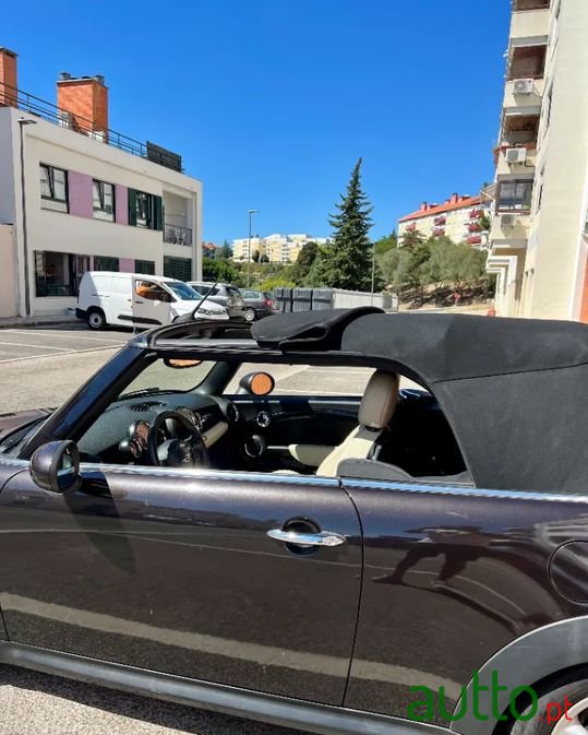 2014' MINI Cabrio photo #2