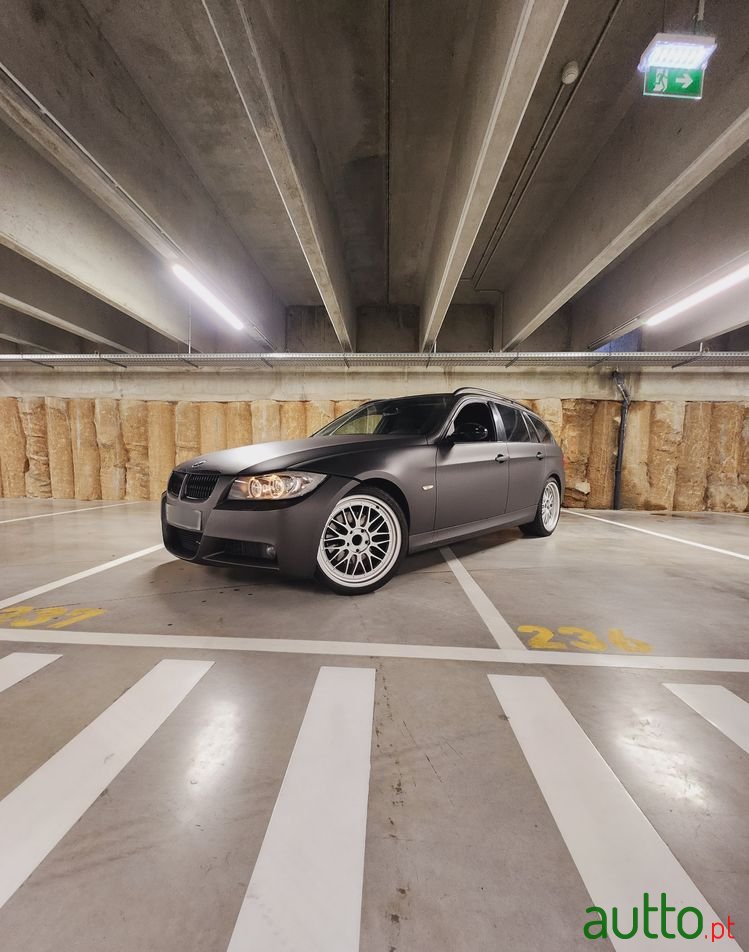 2008' BMW 320 D Touring photo #1