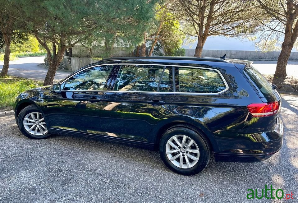 2017' Volkswagen Passat Variant photo #5