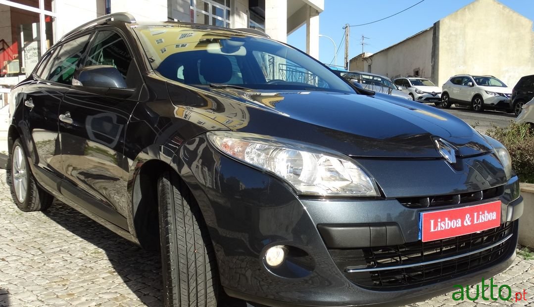 2012' Renault Megane Sport Tourer photo #2