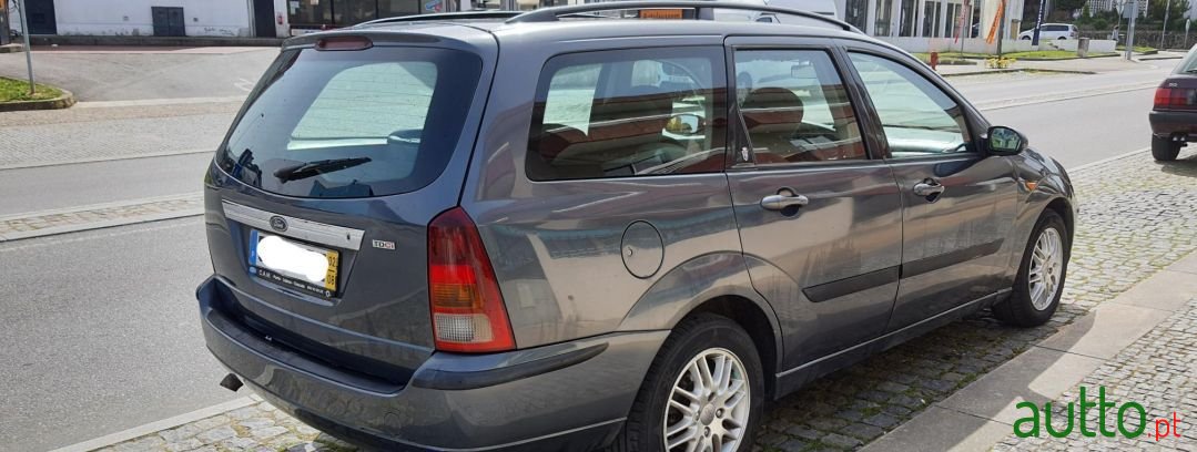 2002' Ford Focus Sw photo #4