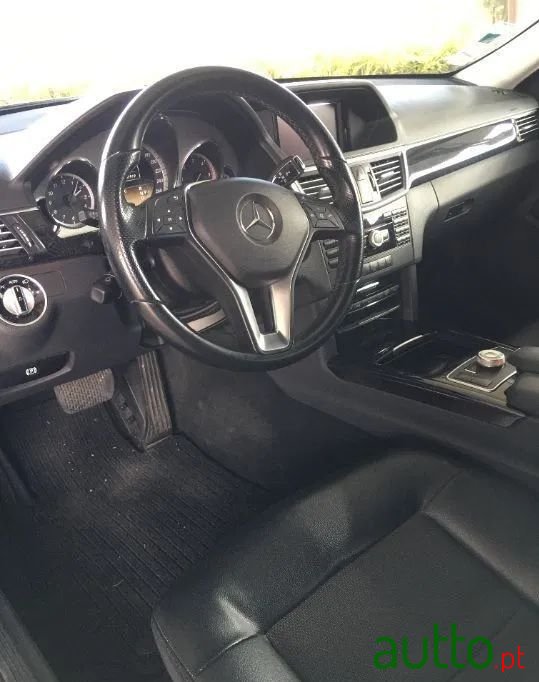 2012' Mercedes-Benz E-250 photo #4