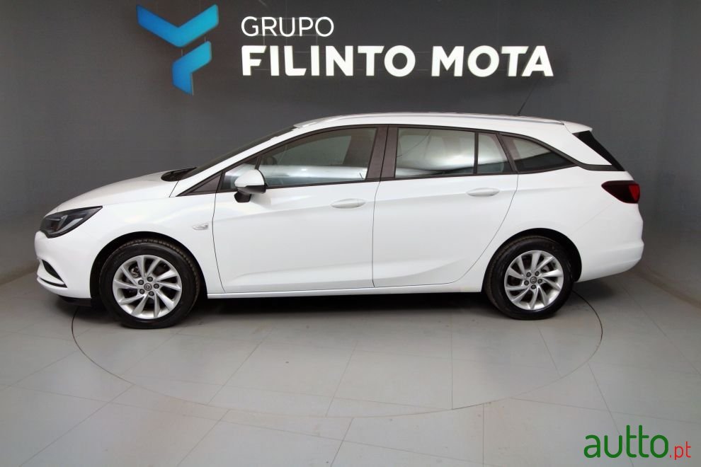 2019' Opel Astra Sports Tourer photo #5