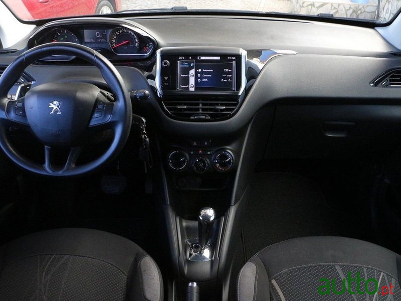 2012' Peugeot 208 photo #4