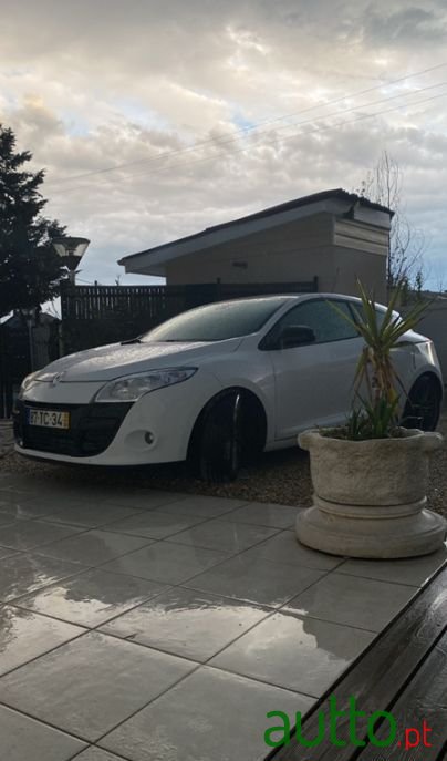 2010' Renault Megane photo #1