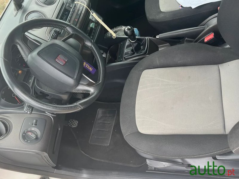 2012' SEAT Ibiza photo #2