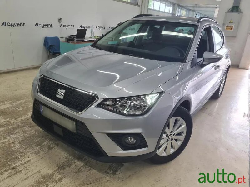 2020' SEAT Arona 1.0 Tsi Style photo #2