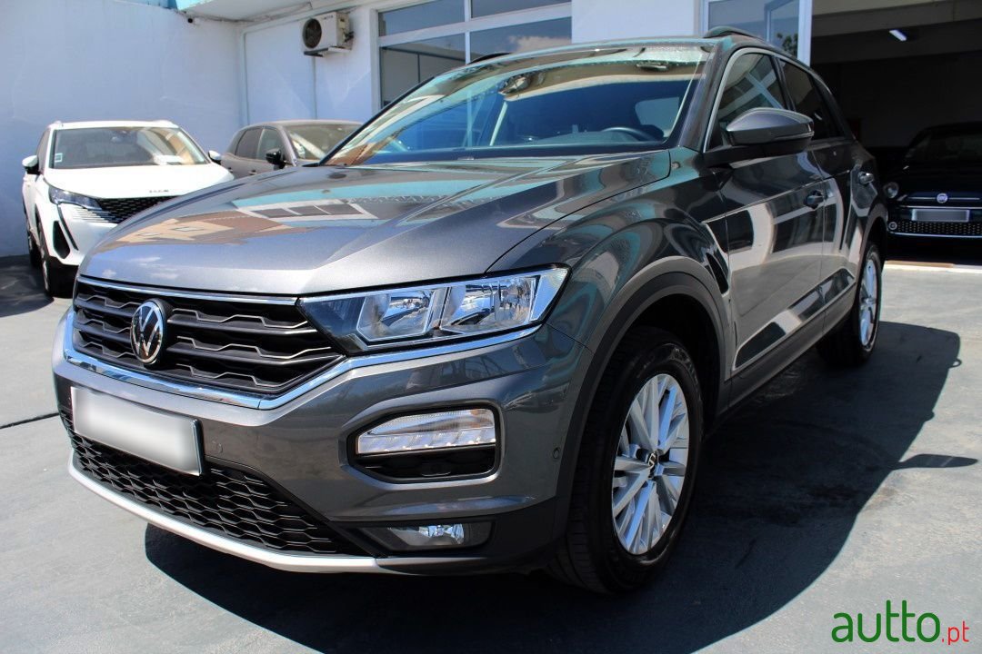 2022' Volkswagen T-Roc photo #2